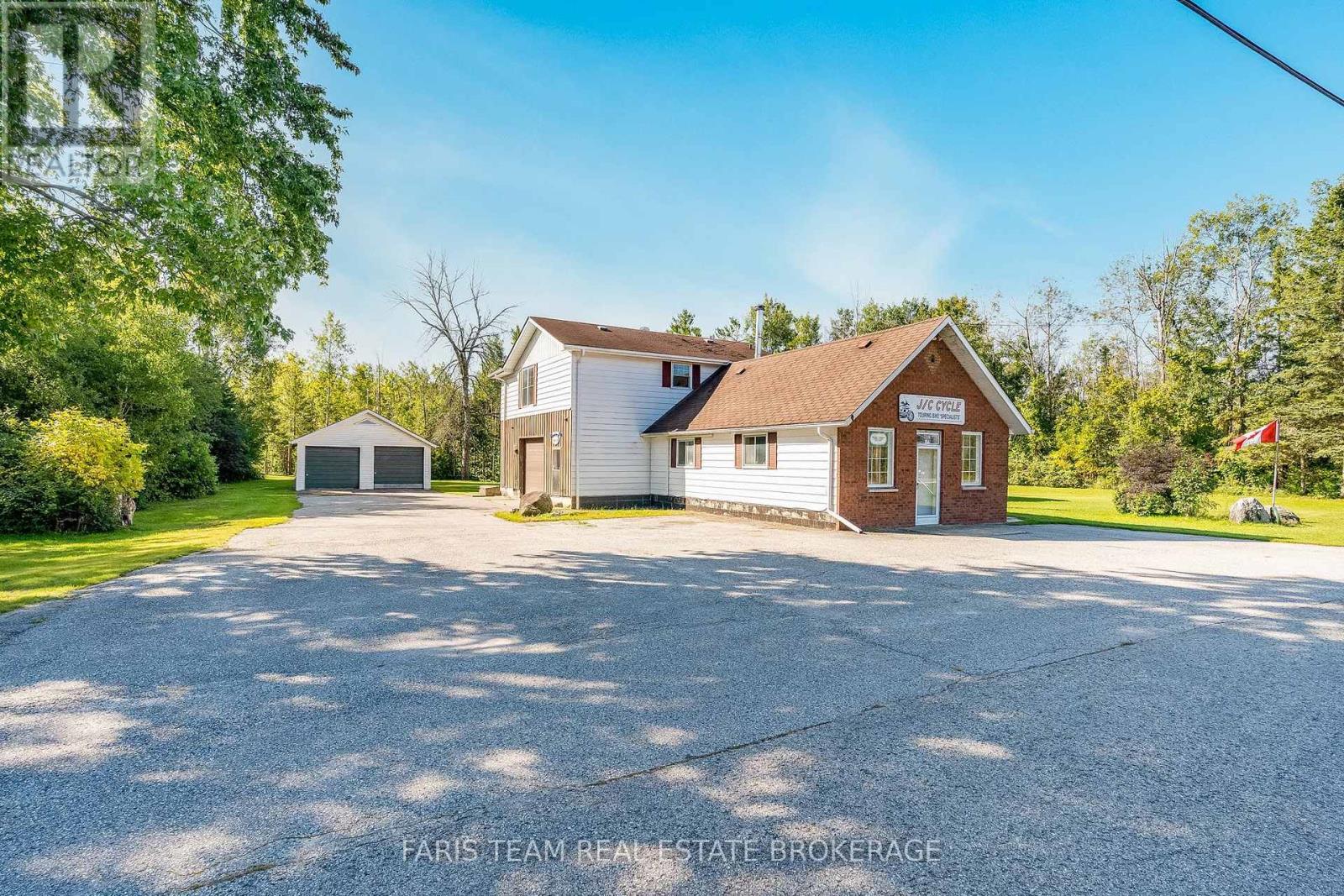8801 Beachwood Road, Wasaga Beach, Ontario  L9Z 2G5 - Photo 2 - S13779670