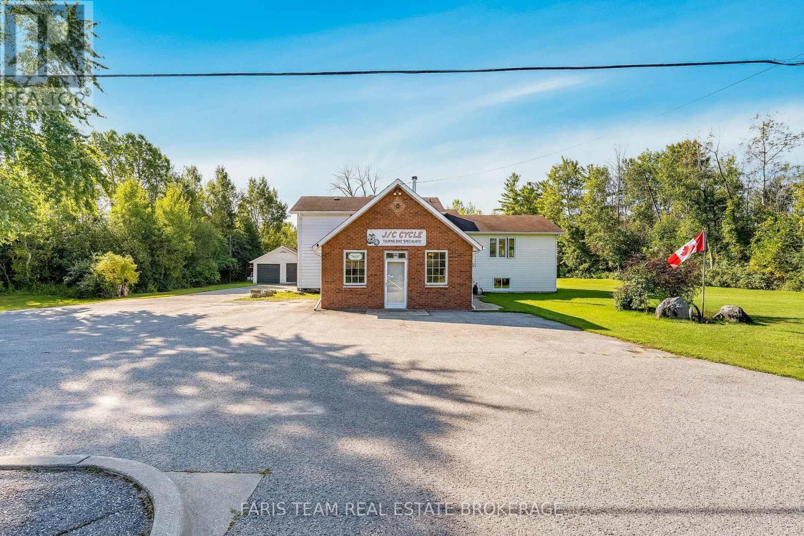 8801 Beachwood Road, Wasaga Beach, Ontario  L9Z 2G5 - Photo 3 - S13779670