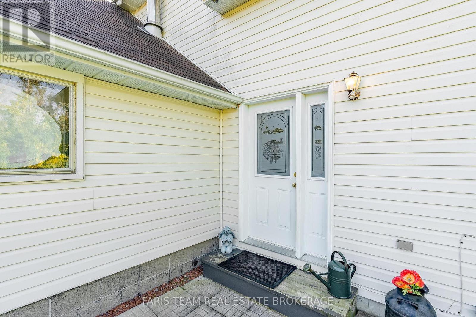 8801 Beachwood Road, Wasaga Beach, Ontario  L9Z 2G5 - Photo 5 - S13779680