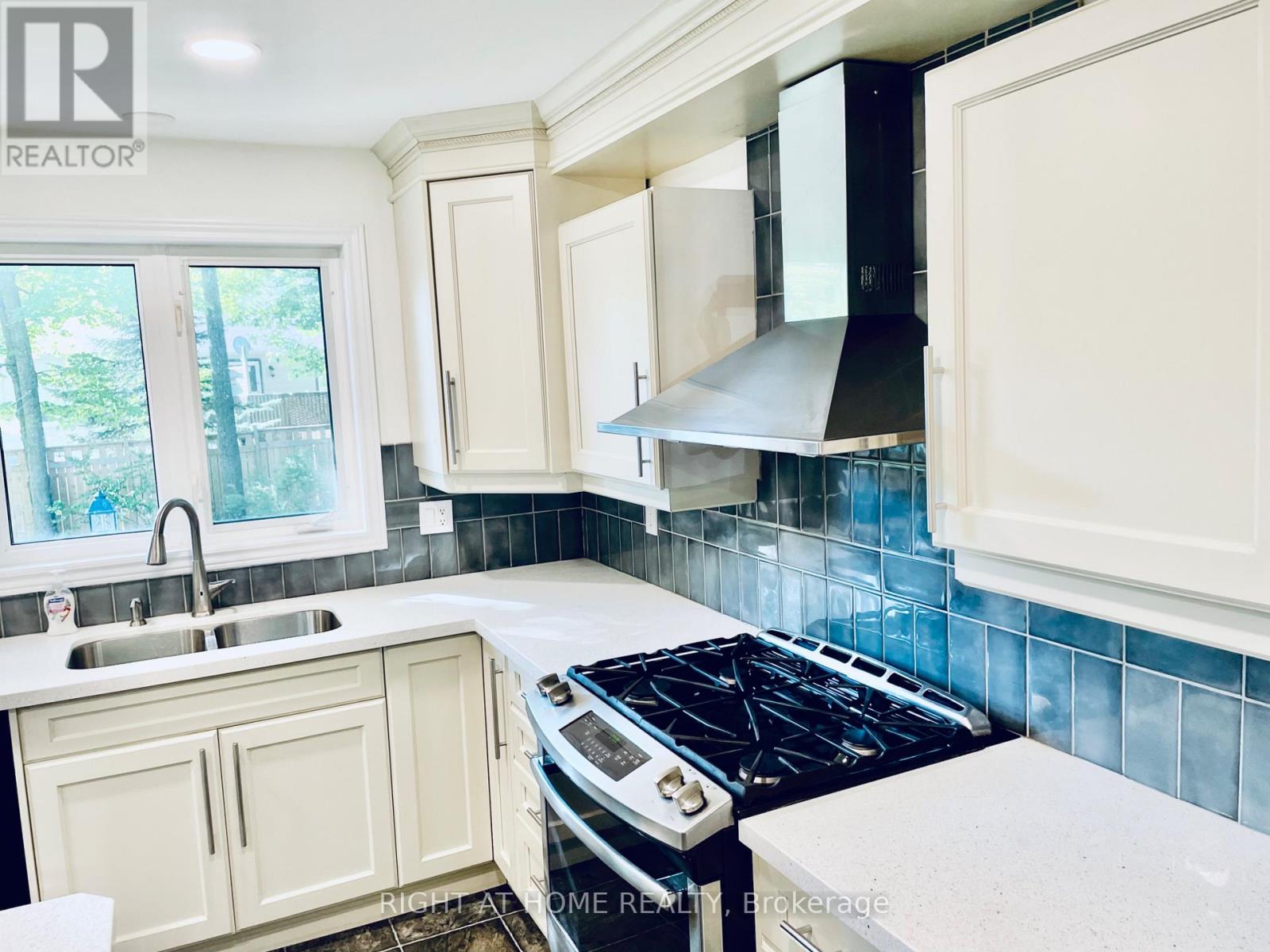 6 Beechcroft Circle, Barrie, Ontario  L4M 4Y4 - Photo 12 - S13779700