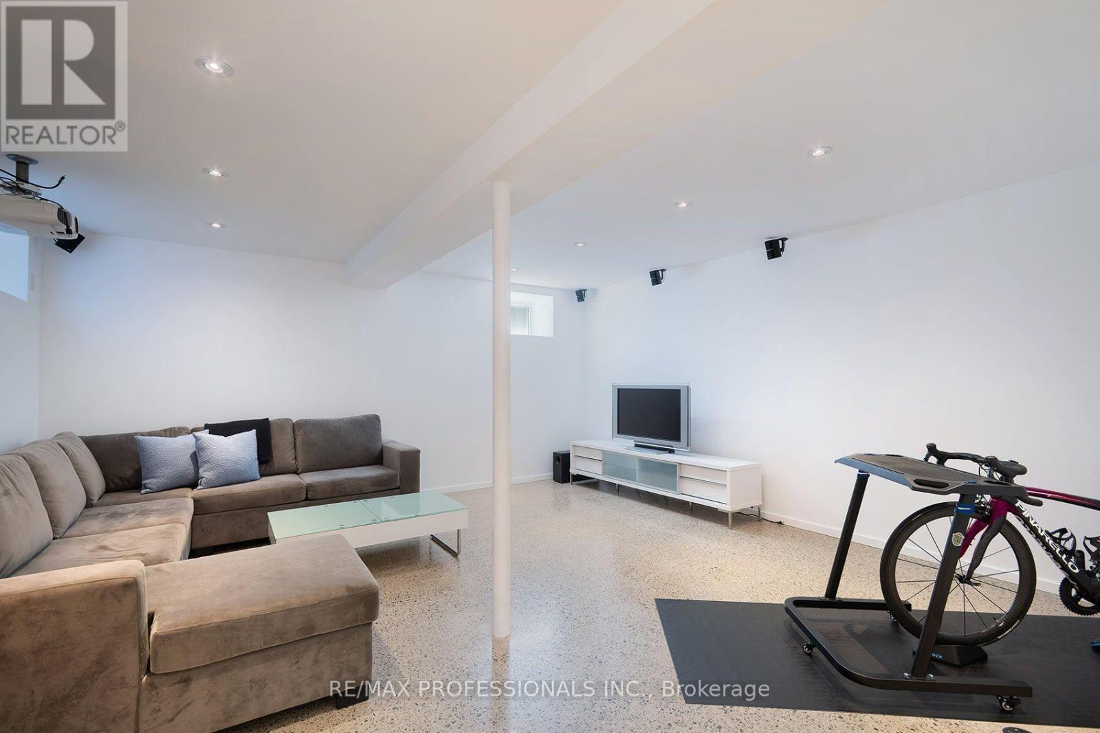 15 Idyllwood Crescent, Toronto, Ontario  M6P 3G7 - Photo 19 - W13779656