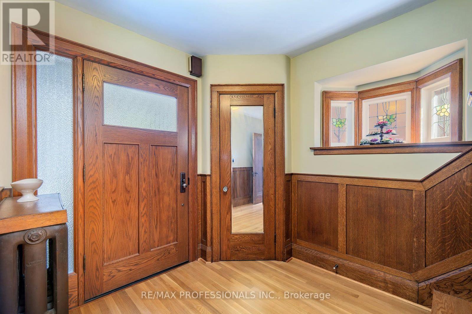 15 Idyllwood Crescent, Toronto, Ontario  M6P 3G7 - Photo 2 - W13779656