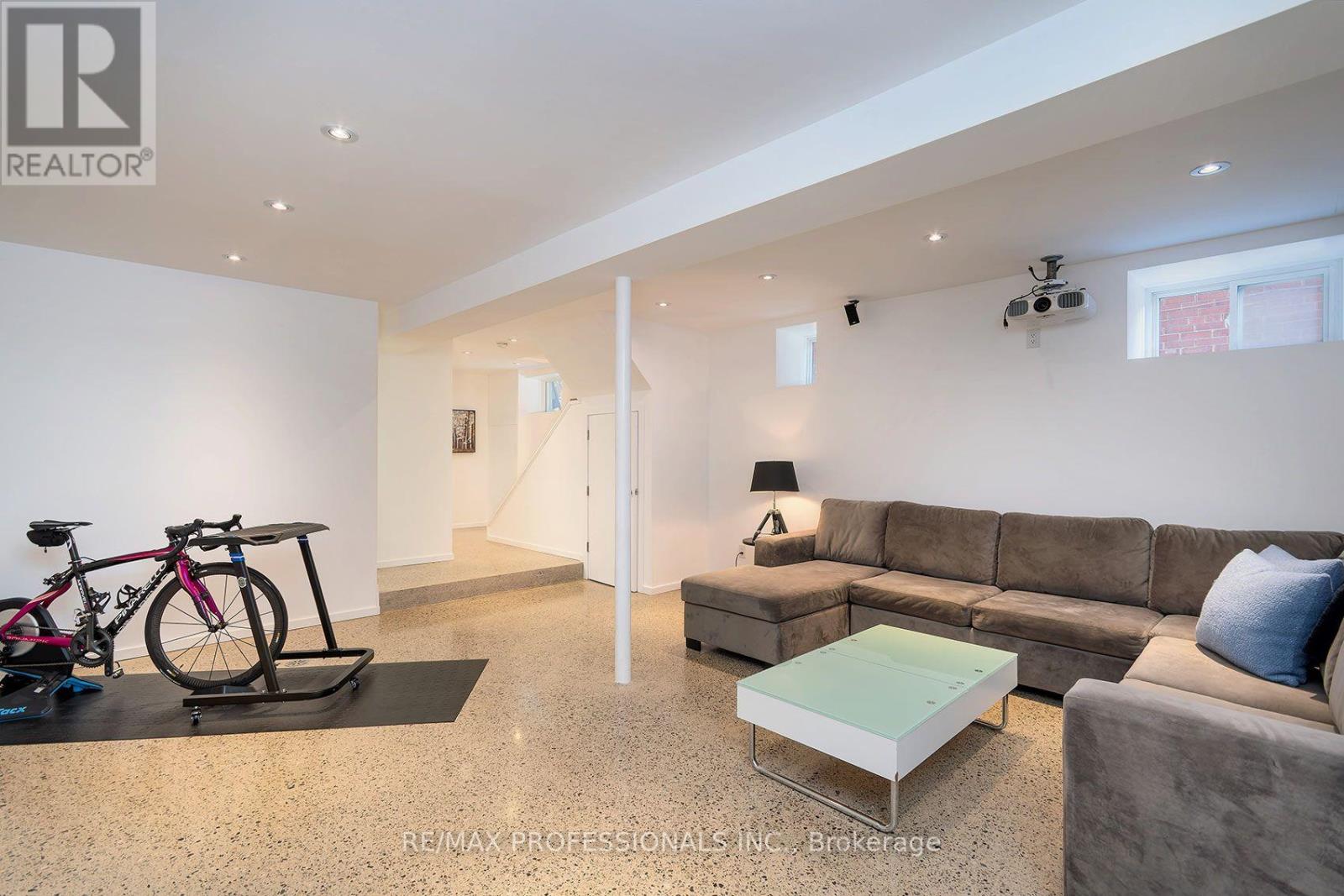 15 Idyllwood Crescent, Toronto, Ontario  M6P 3G7 - Photo 20 - W13779656
