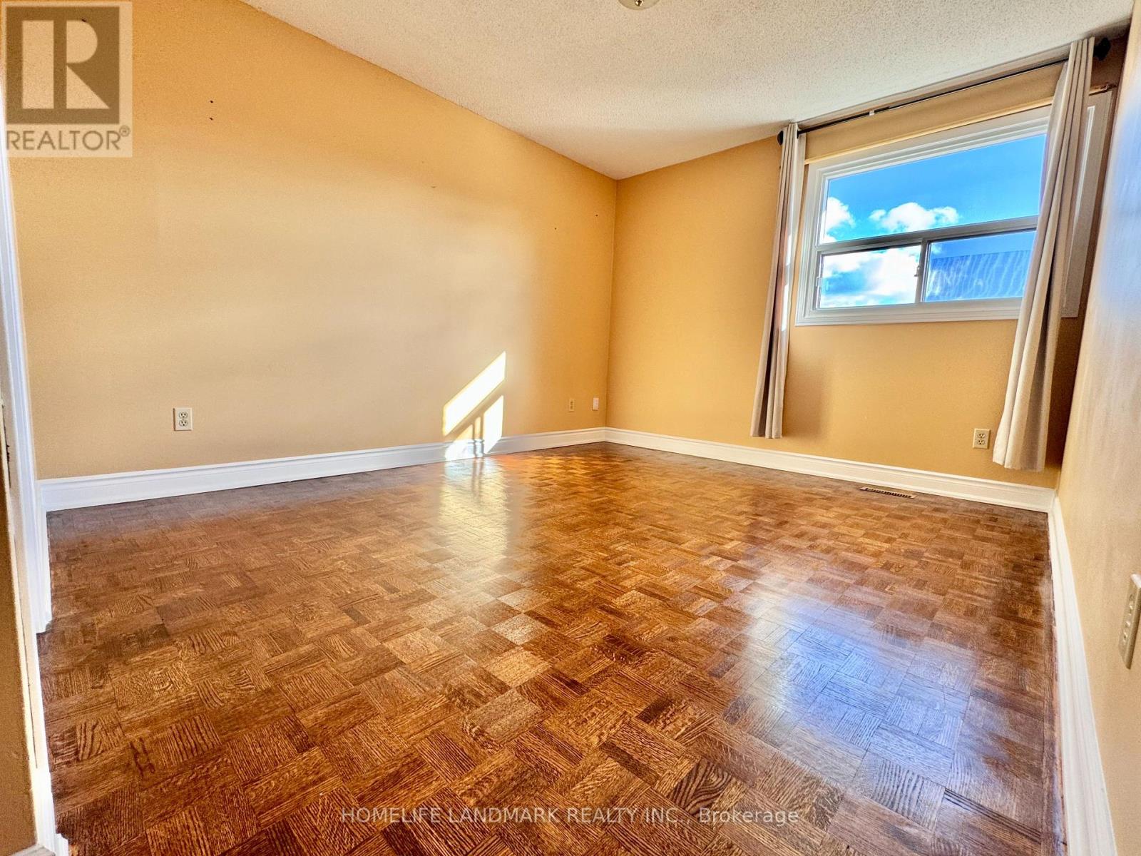 1049 Wetherby Lane E, Mississauga, Ontario  L4W 4R9 - Photo 12 - W13779704