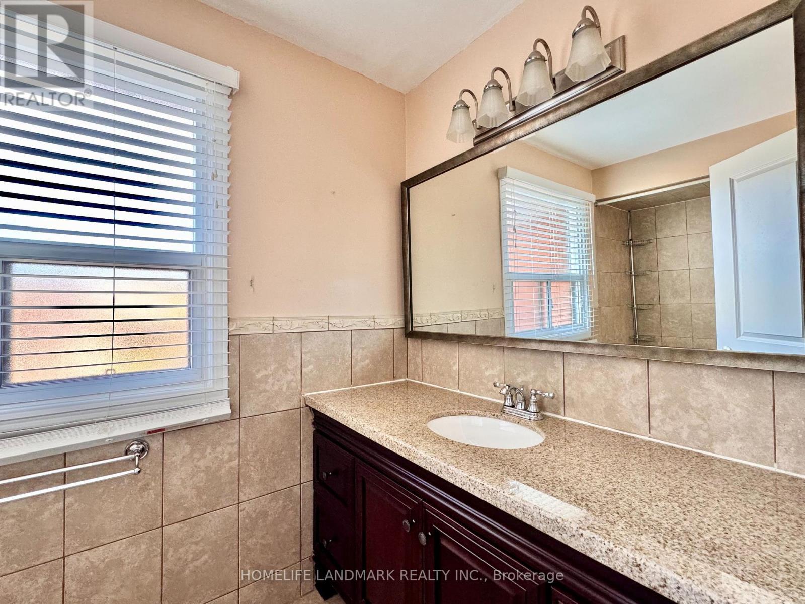 1049 Wetherby Lane E, Mississauga, Ontario  L4W 4R9 - Photo 14 - W13779704