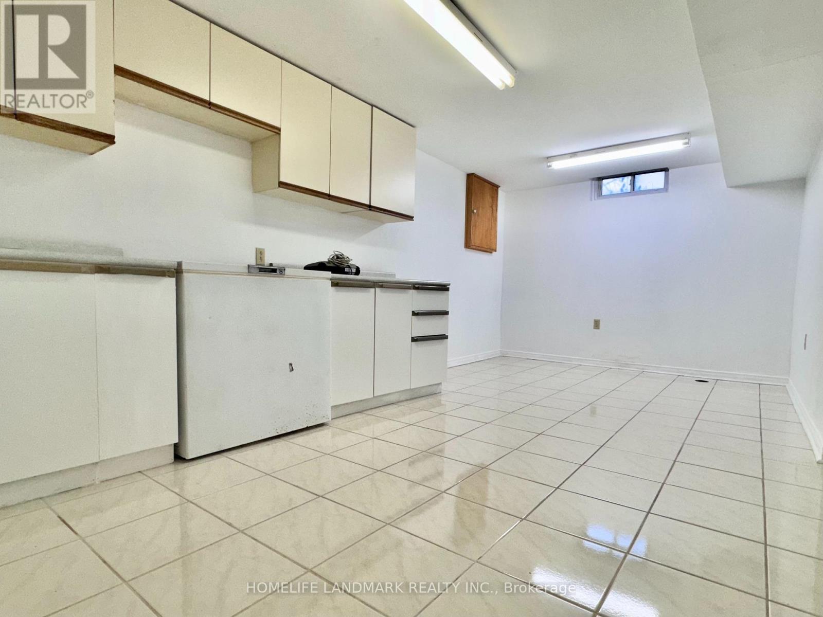 1049 Wetherby Lane E, Mississauga, Ontario  L4W 4R9 - Photo 16 - W13779704
