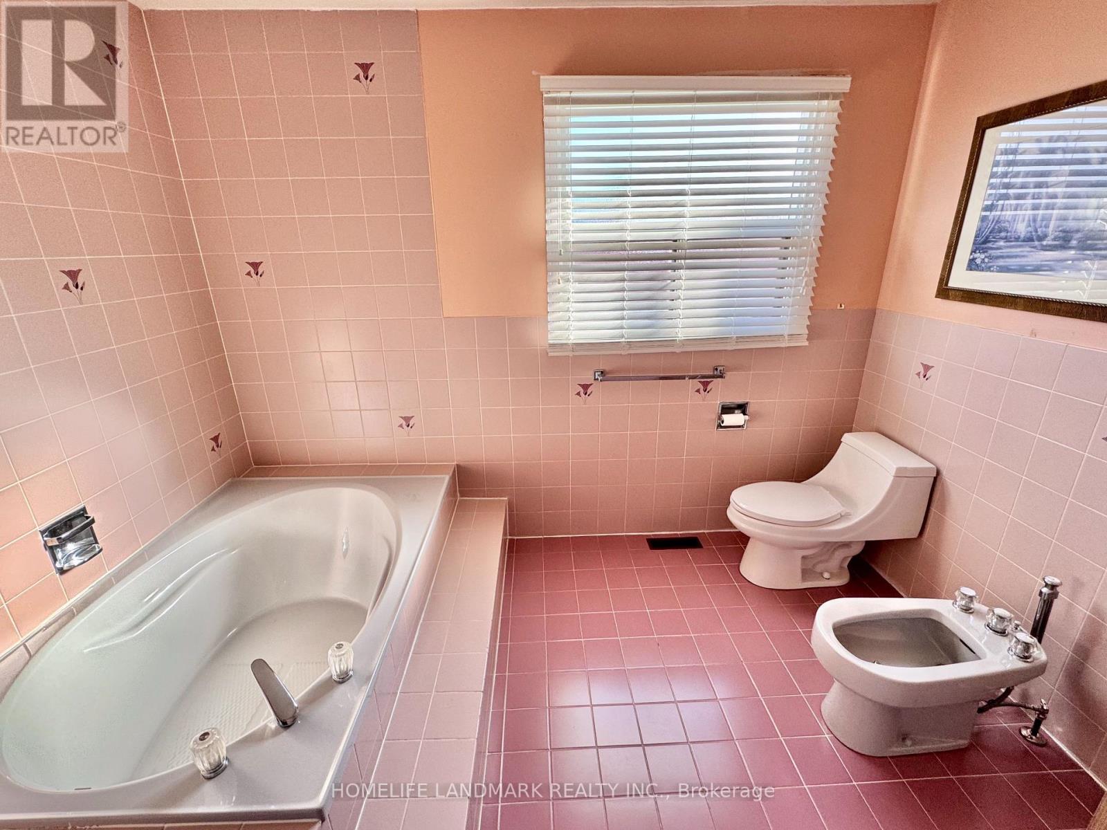 1049 Wetherby Lane E, Mississauga, Ontario  L4W 4R9 - Photo 17 - W13779704