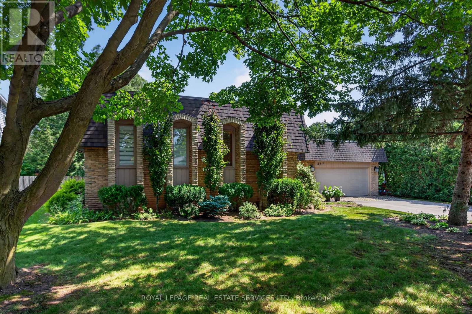 247 Spring Garden Road, Oakville, Ontario  L6L 5H5 - Photo 2 - W13779870