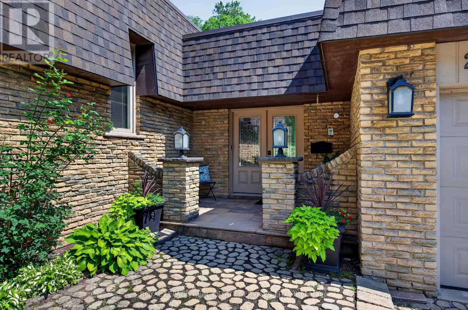 247 Spring Garden Road, Oakville, Ontario  L6L 5H5 - Photo 3 - W13779870