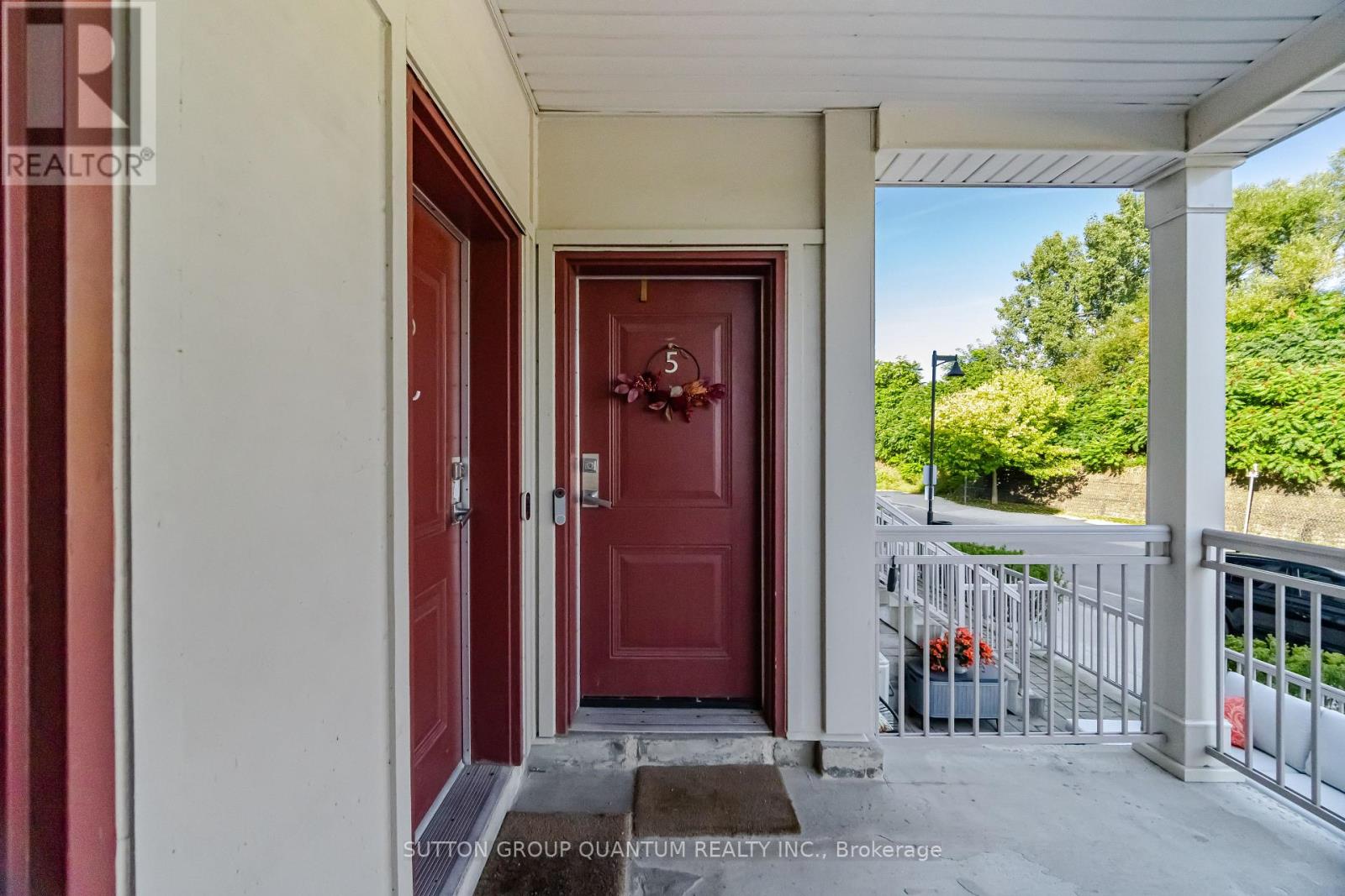 5 - 145 Long Branch Avenue Nw, Toronto, Ontario  M8W 0A9 - Photo 2 - W13779878