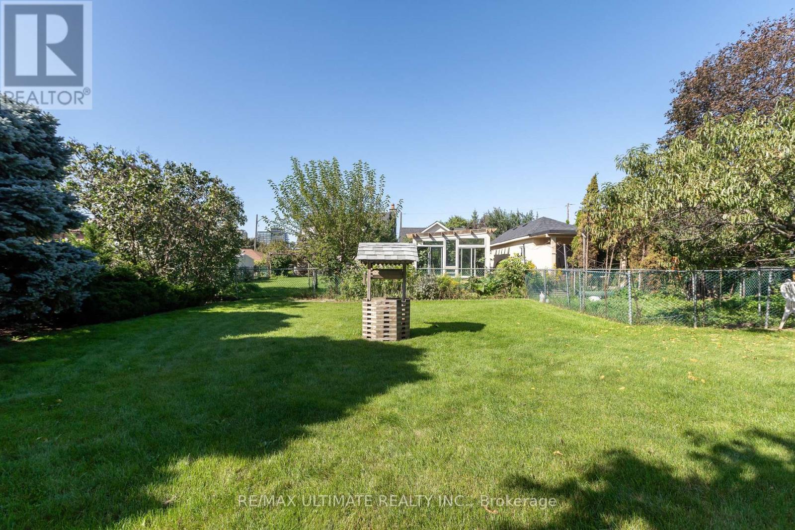 6 Redberry Parkway, Toronto, Ontario  M6L 2J5 - Photo 36 - W13779858