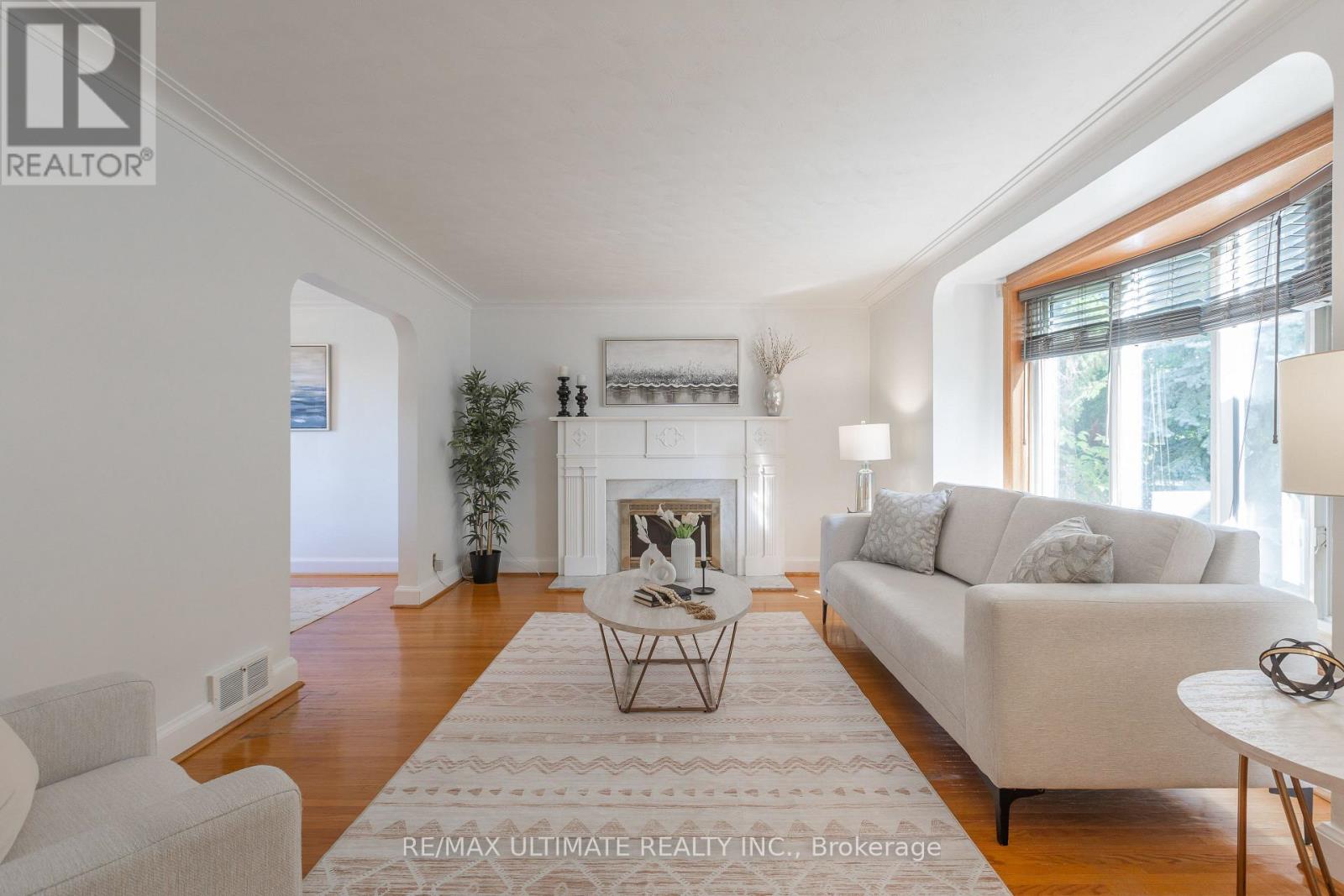 6 Redberry Parkway, Toronto, Ontario  M6L 2J5 - Photo 6 - W13779858