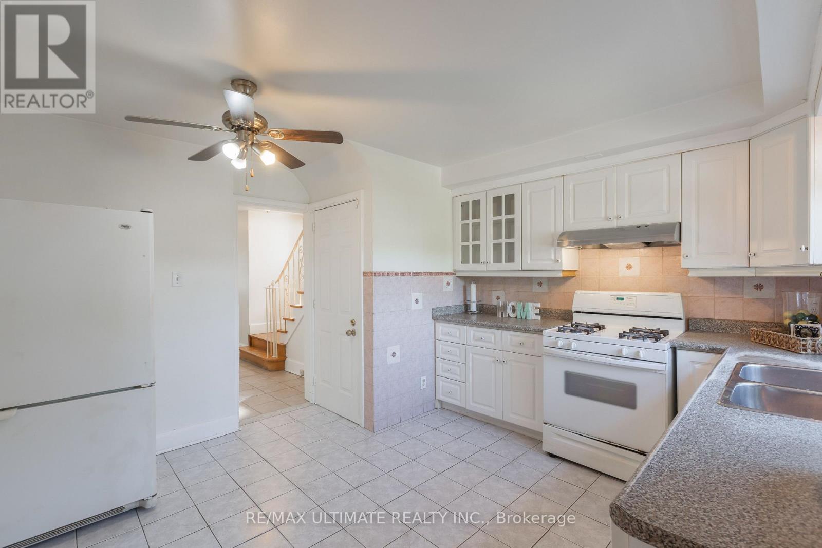 6 Redberry Parkway, Toronto, Ontario  M6L 2J5 - Photo 13 - W13779858