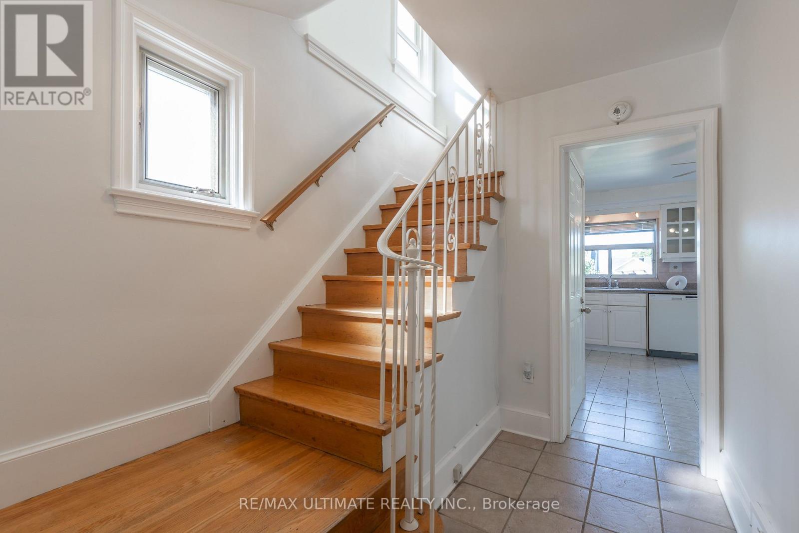 6 Redberry Parkway, Toronto, Ontario  M6L 2J5 - Photo 3 - W13779858