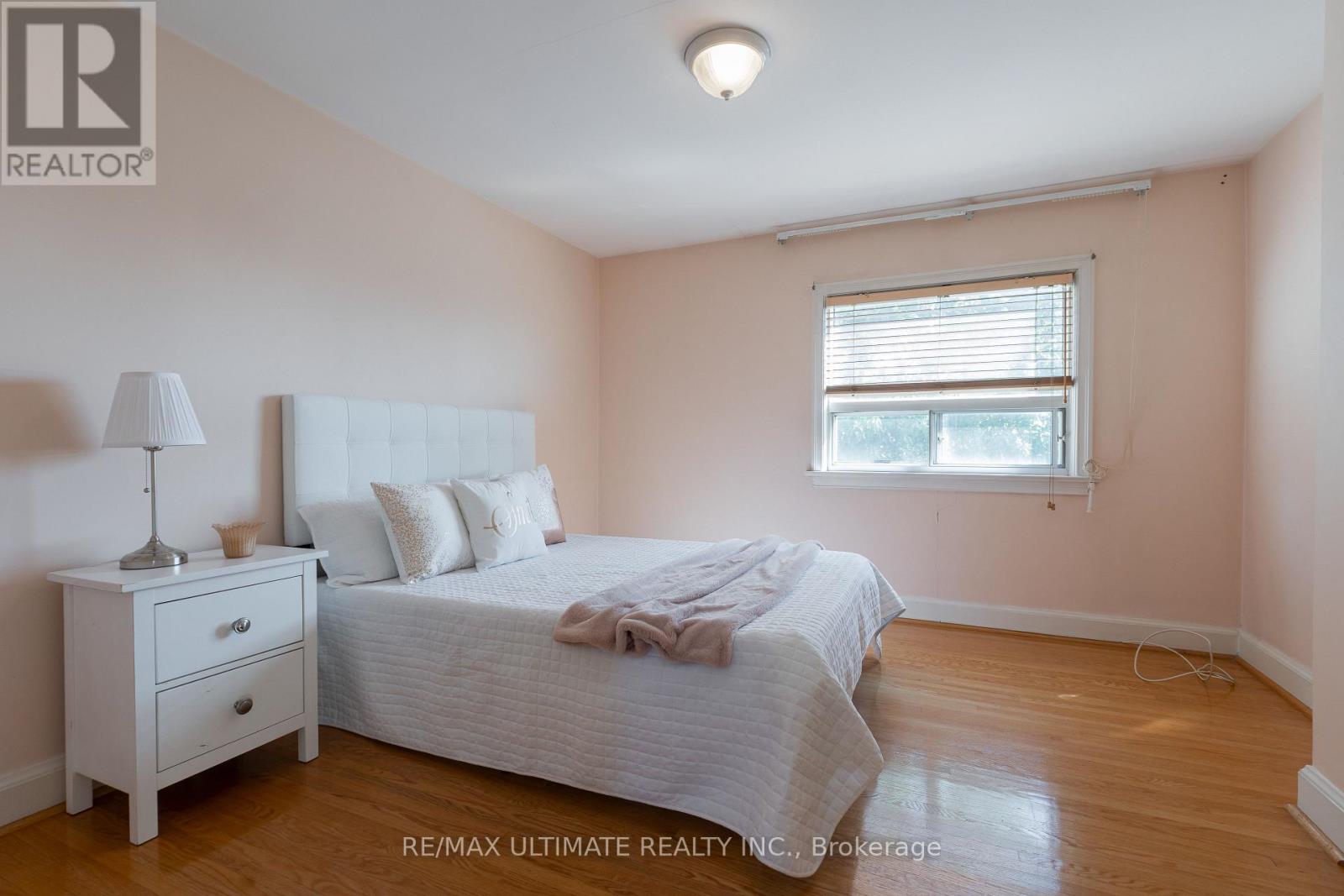 6 Redberry Parkway, Toronto, Ontario  M6L 2J5 - Photo 17 - W13779858