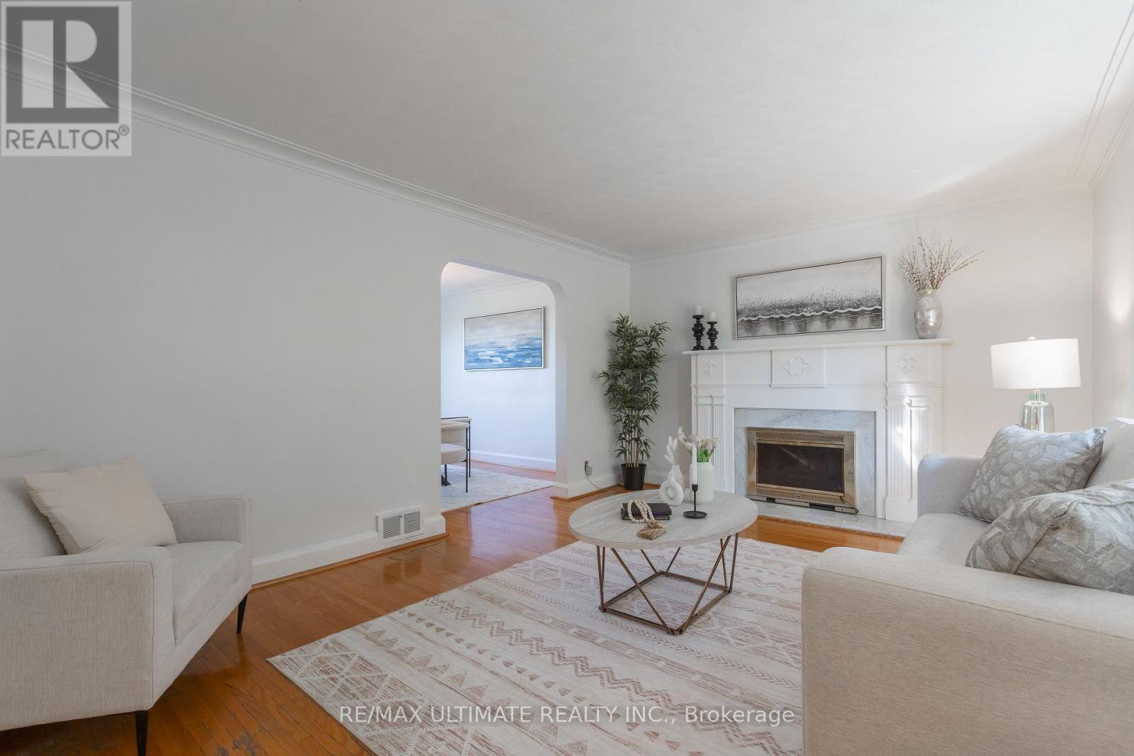 6 Redberry Parkway, Toronto, Ontario  M6L 2J5 - Photo 7 - W13779858