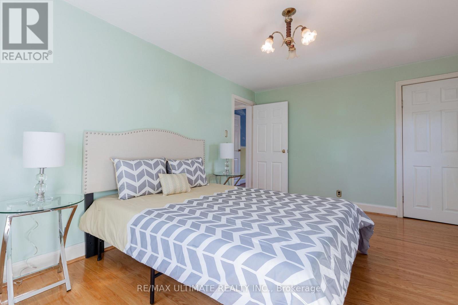 6 Redberry Parkway, Toronto, Ontario  M6L 2J5 - Photo 22 - W13779858