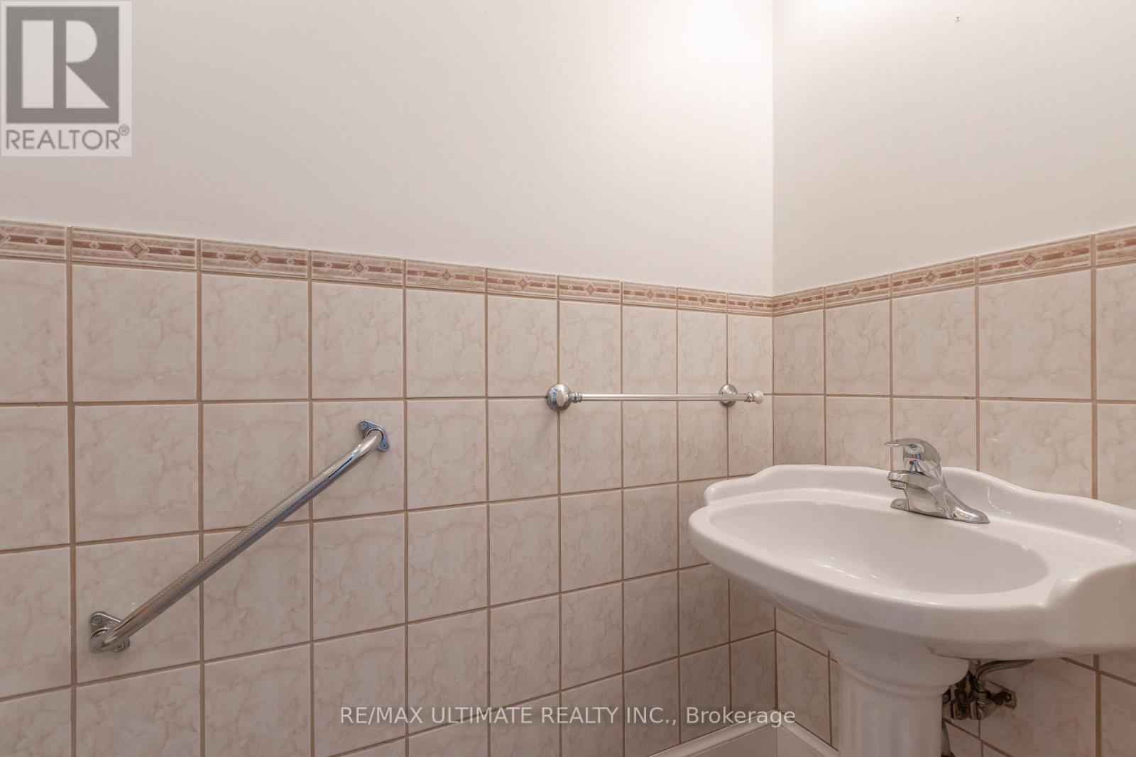 6 Redberry Parkway, Toronto, Ontario  M6L 2J5 - Photo 5 - W13779858