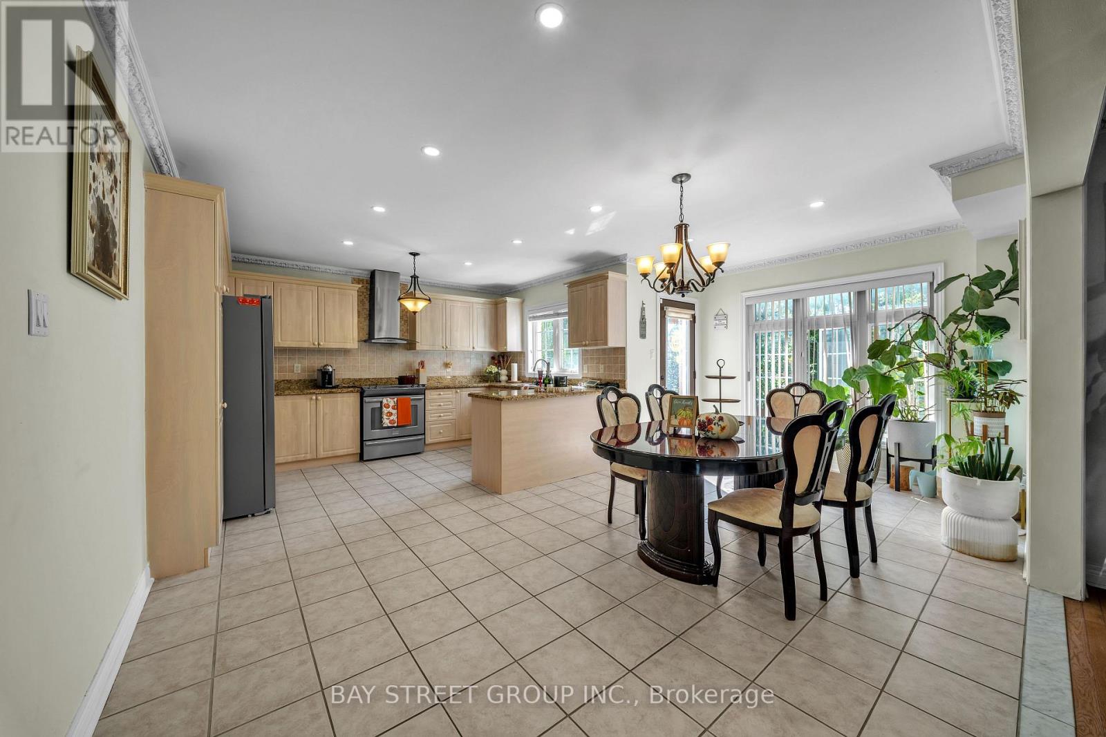 384 SPRUCE GROVE CRESCENT, Newmarket, Ontario