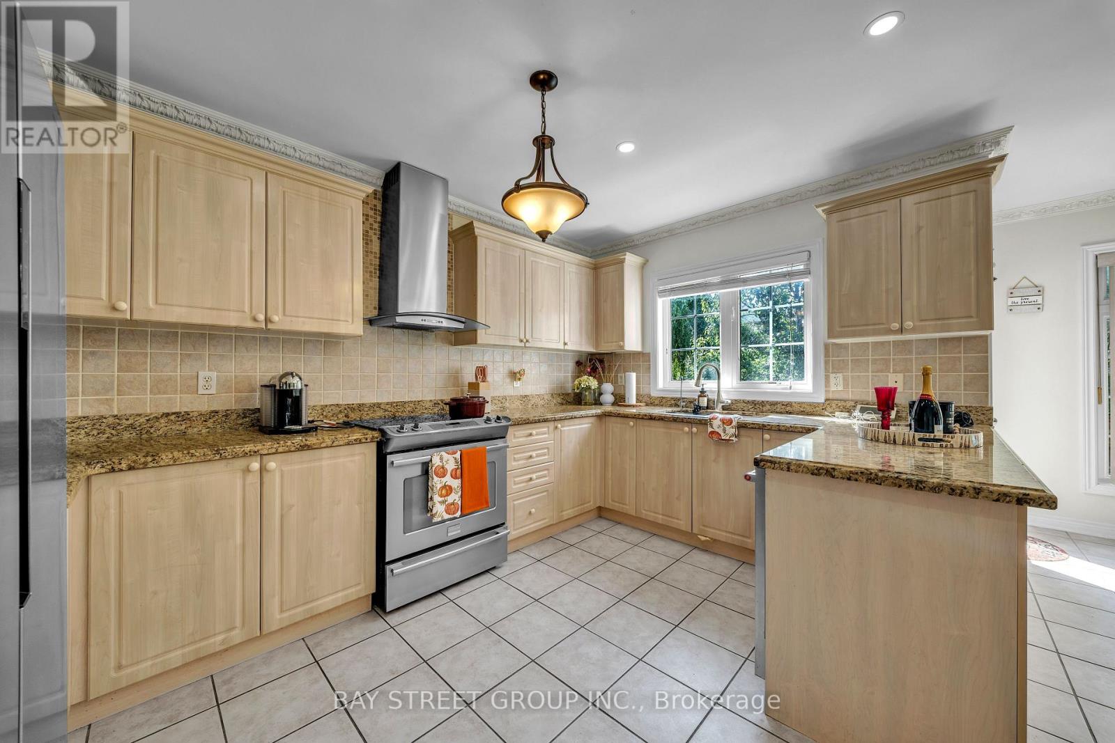 384 Spruce Grove Crescent, Newmarket, Ontario L3X 2X3 - Photo 4 - N13605090
