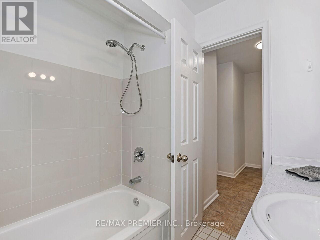 108 Thistle Down Boulevard, Toronto, Ontario  M9V 1J6 - Photo 17 - W13779118