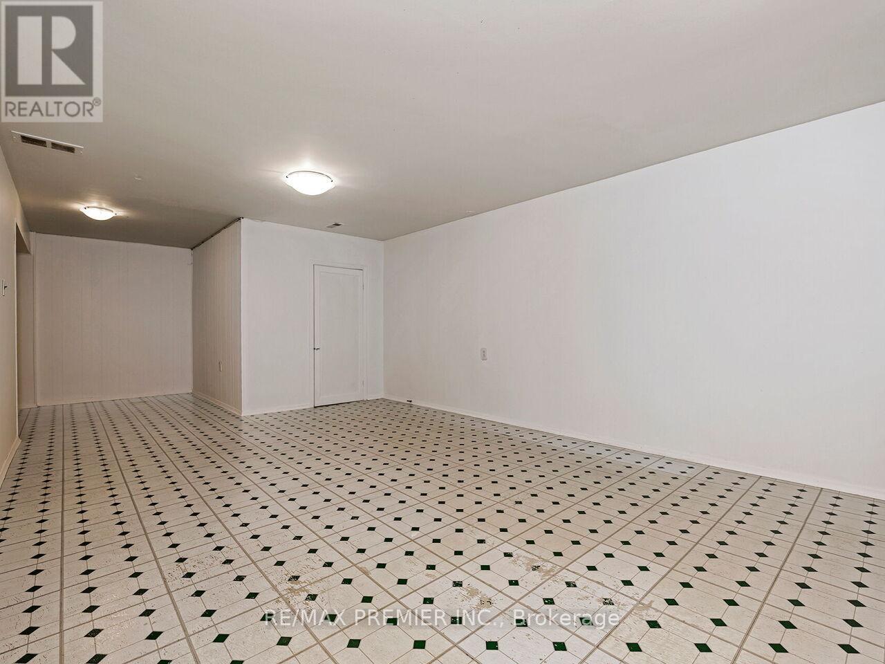 108 Thistle Down Boulevard, Toronto, Ontario  M9V 1J6 - Photo 29 - W13779118