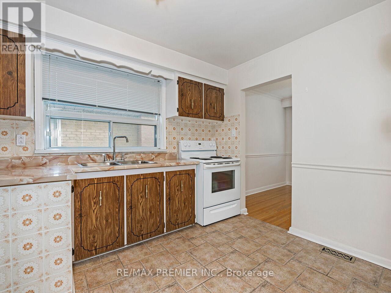 108 Thistle Down Boulevard, Toronto, Ontario  M9V 1J6 - Photo 12 - W13779118