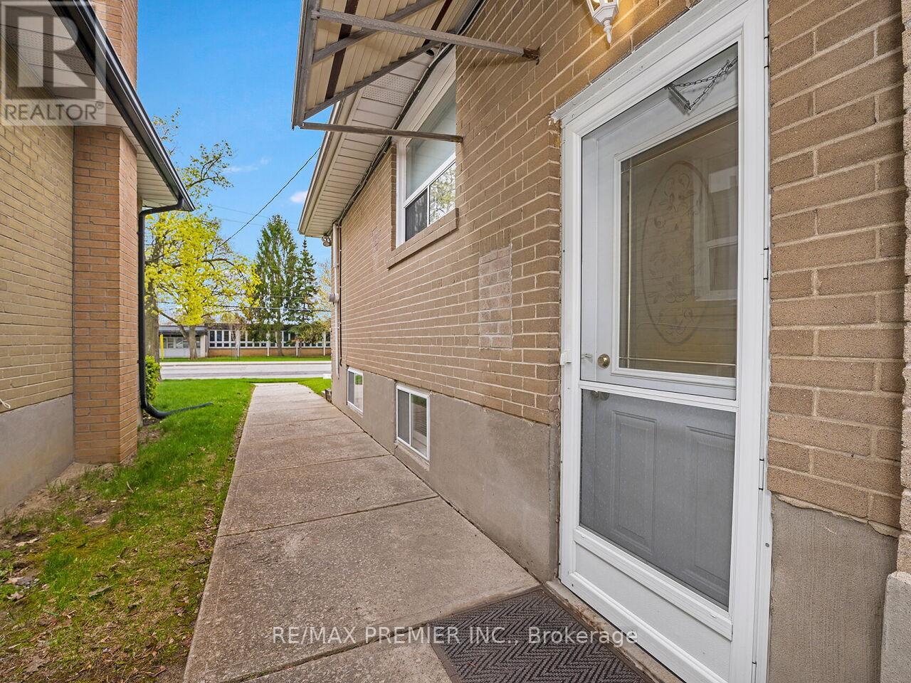 108 Thistle Down Boulevard, Toronto, Ontario  M9V 1J6 - Photo 38 - W13779118