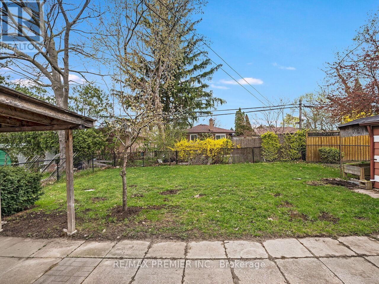 108 Thistle Down Boulevard, Toronto, Ontario  M9V 1J6 - Photo 43 - W13779118
