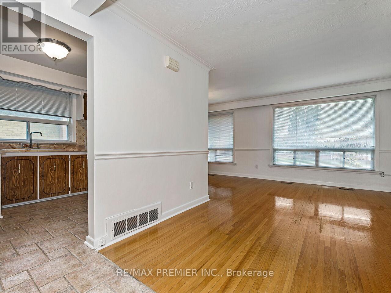 108 Thistle Down Boulevard, Toronto, Ontario  M9V 1J6 - Photo 14 - W13779118
