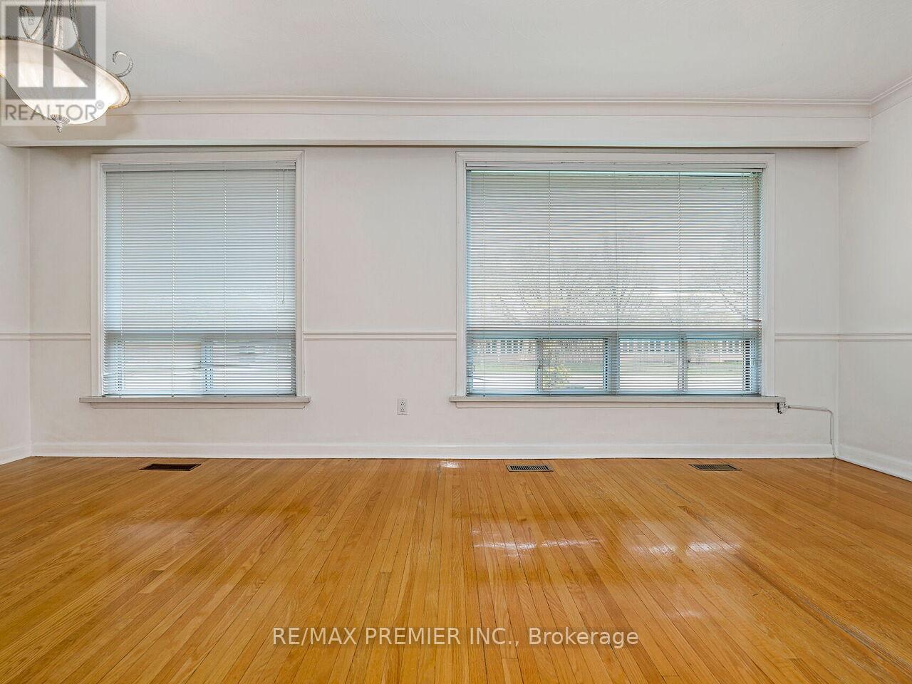108 Thistle Down Boulevard, Toronto, Ontario  M9V 1J6 - Photo 8 - W13779118