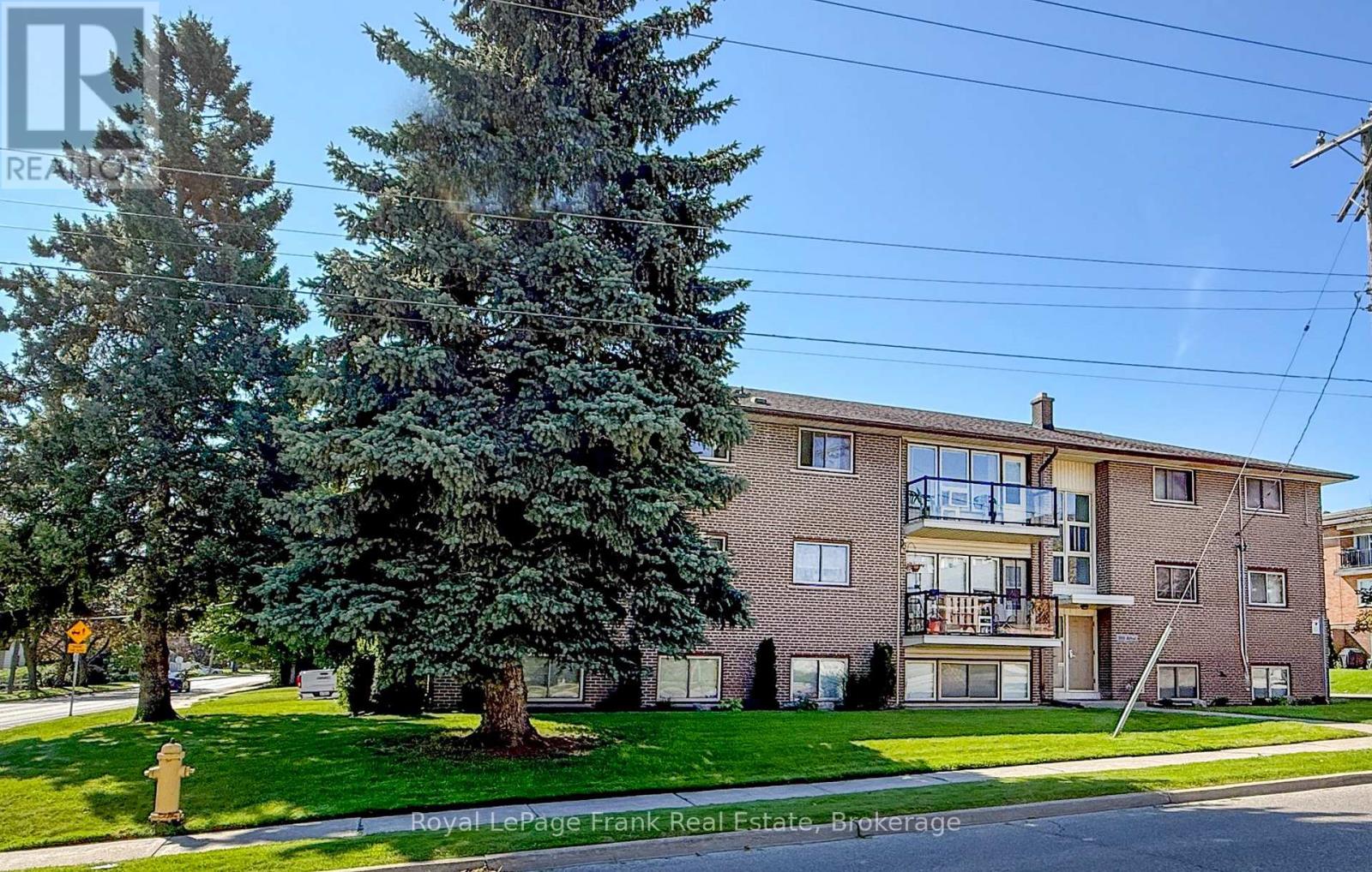 300 Athol Street, Whitby, Ontario  L1N 3Z4 - Photo 4 - E13768166