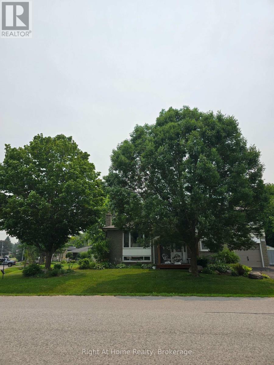 17 Crestview Avenue, Scugog, Ontario  L0B 1B0 - Photo 3 - E13577050