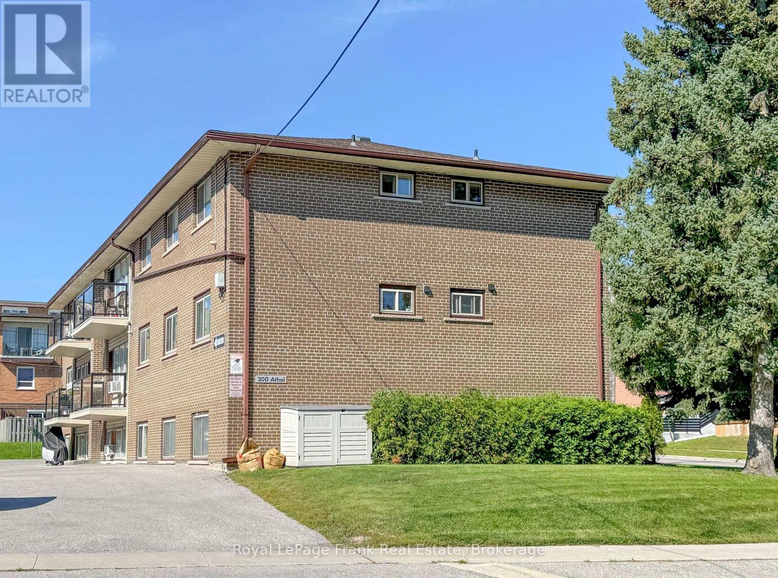 300 Athol Street, Whitby, Ontario  L1N 3Z4 - Photo 8 - E13768166