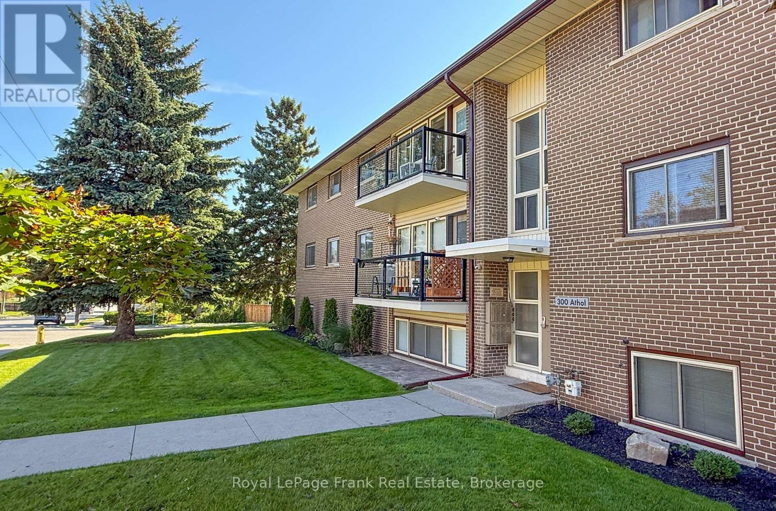 300 Athol Street, Whitby, Ontario  L1N 3Z4 - Photo 3 - E13768166
