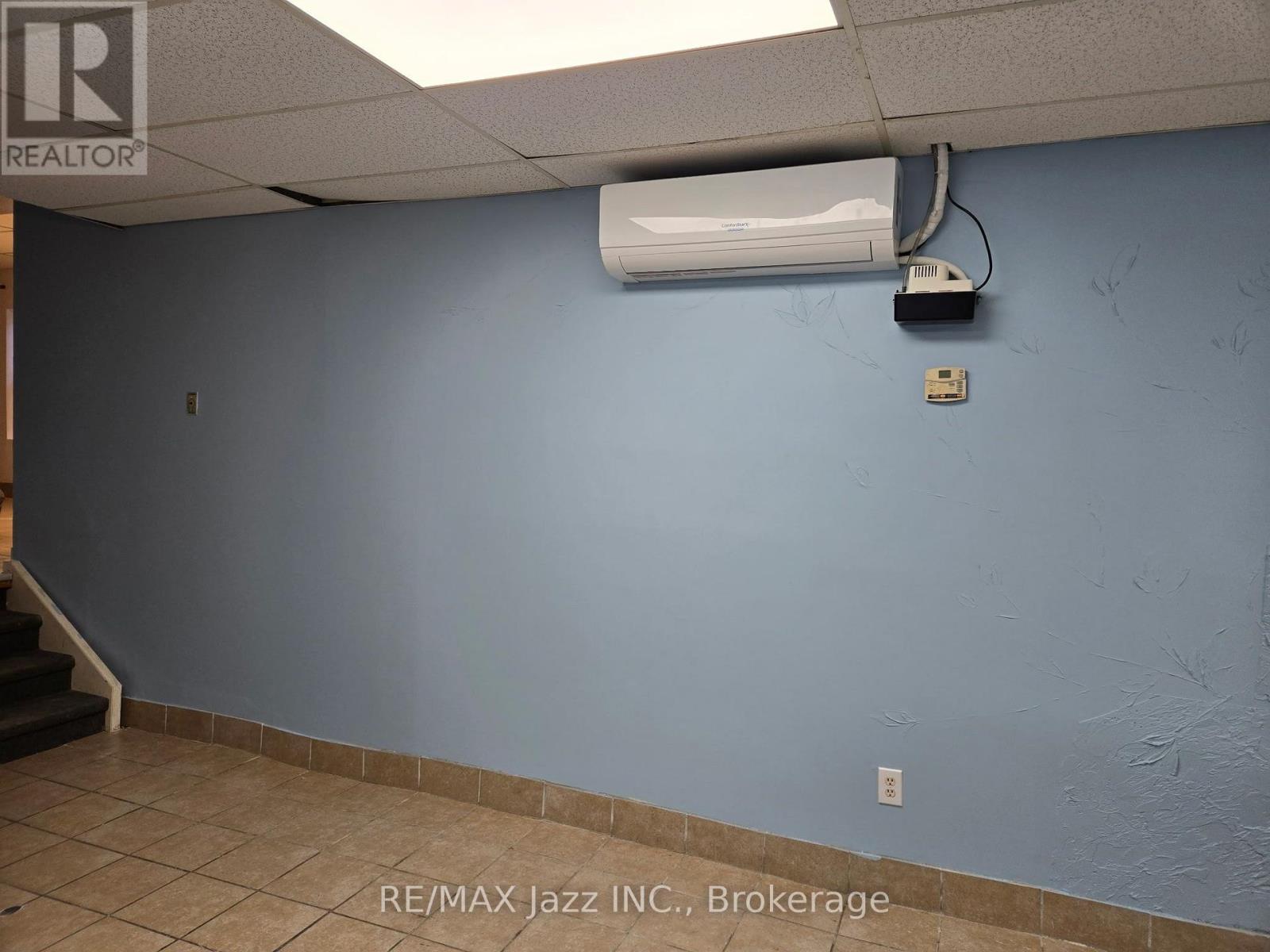B1 - 111 Simcoe Street N, Oshawa (O'neill), Ontario  L1G 4S4 - Photo 5 - E13780114
