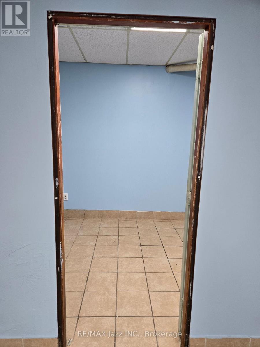 B1 - 111 Simcoe Street N, Oshawa (O'neill), Ontario  L1G 4S4 - Photo 8 - E13780114