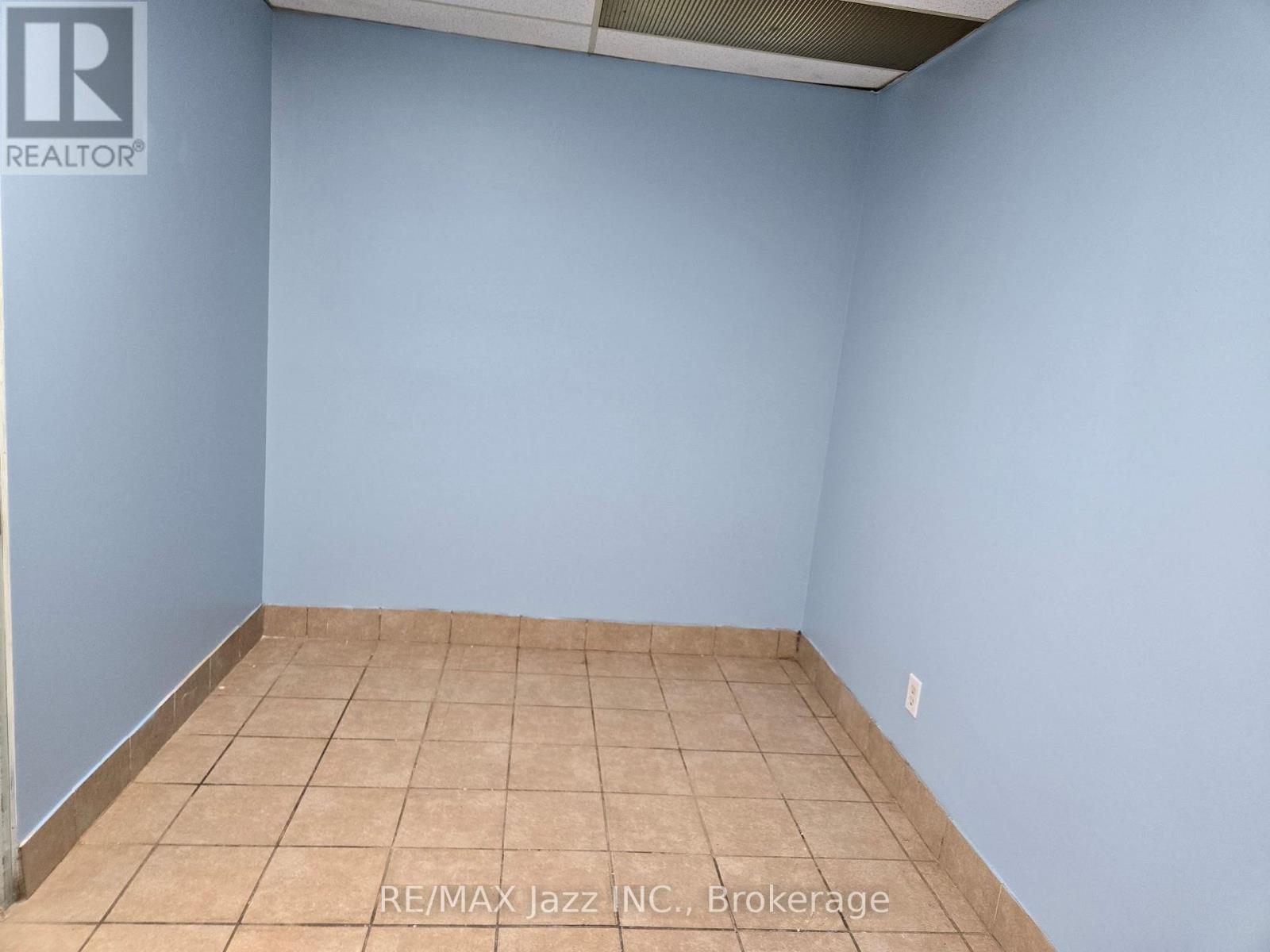 B1 - 111 Simcoe Street N, Oshawa (O'neill), Ontario  L1G 4S4 - Photo 9 - E13780114