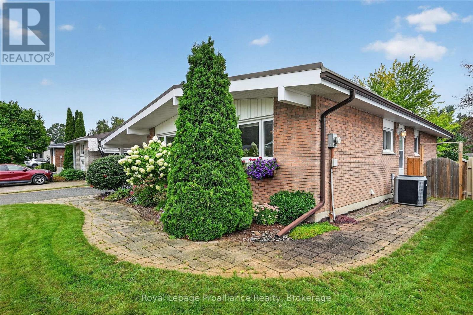 1296 Hudson Street, Peterborough, Ontario  K9H 6Z8 - Photo 3 - X13780136