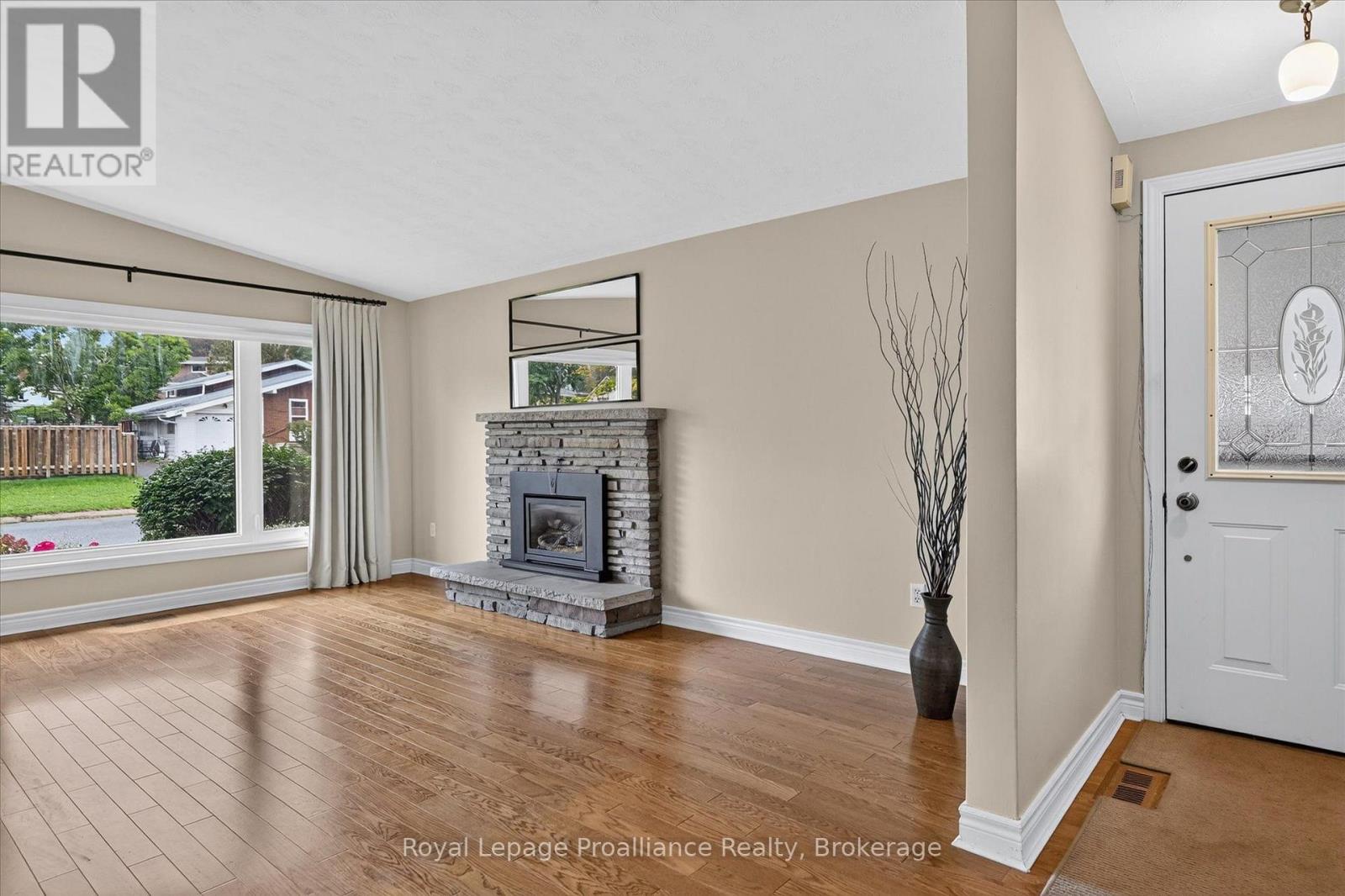 1296 Hudson Street, Peterborough, Ontario  K9H 6Z8 - Photo 5 - X13780136
