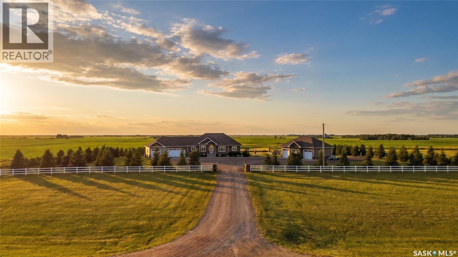 Luxury Vibank Acreage - 13.95 Acres., Vibank, Saskatchewan  S0G 4Y0 - Photo 9 - SK044809