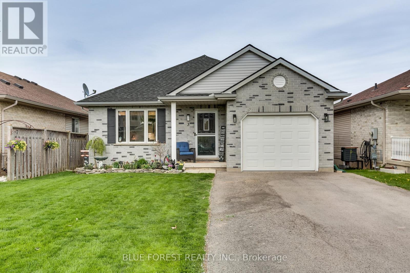 3 Meadowvale Drive, St. Thomas, Ontario  N5P 4P1 - Photo 1 - X13780026