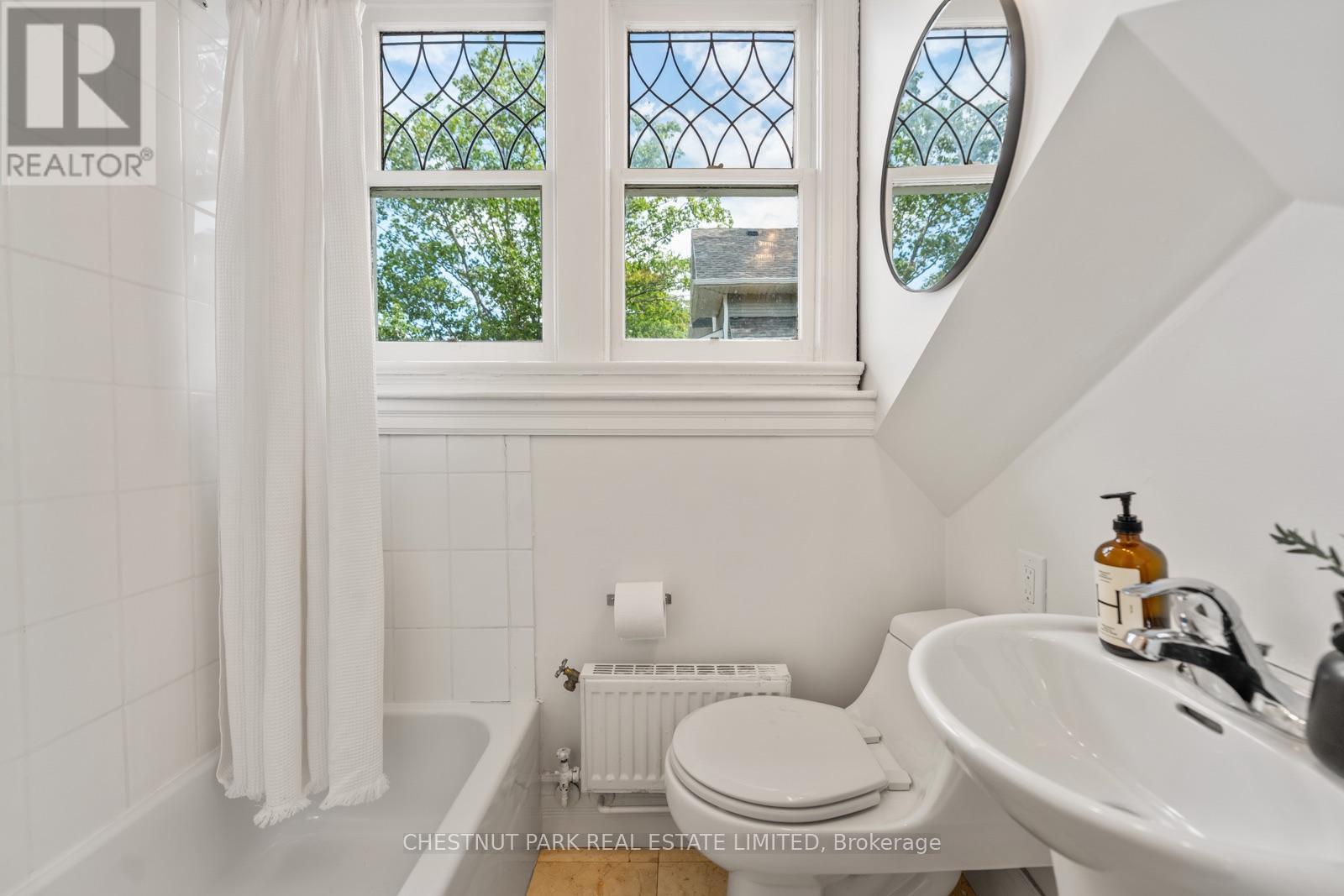 139 Hammersmith Avenue, Toronto, Ontario  M4E 2W5 - Photo 32 - E13779998