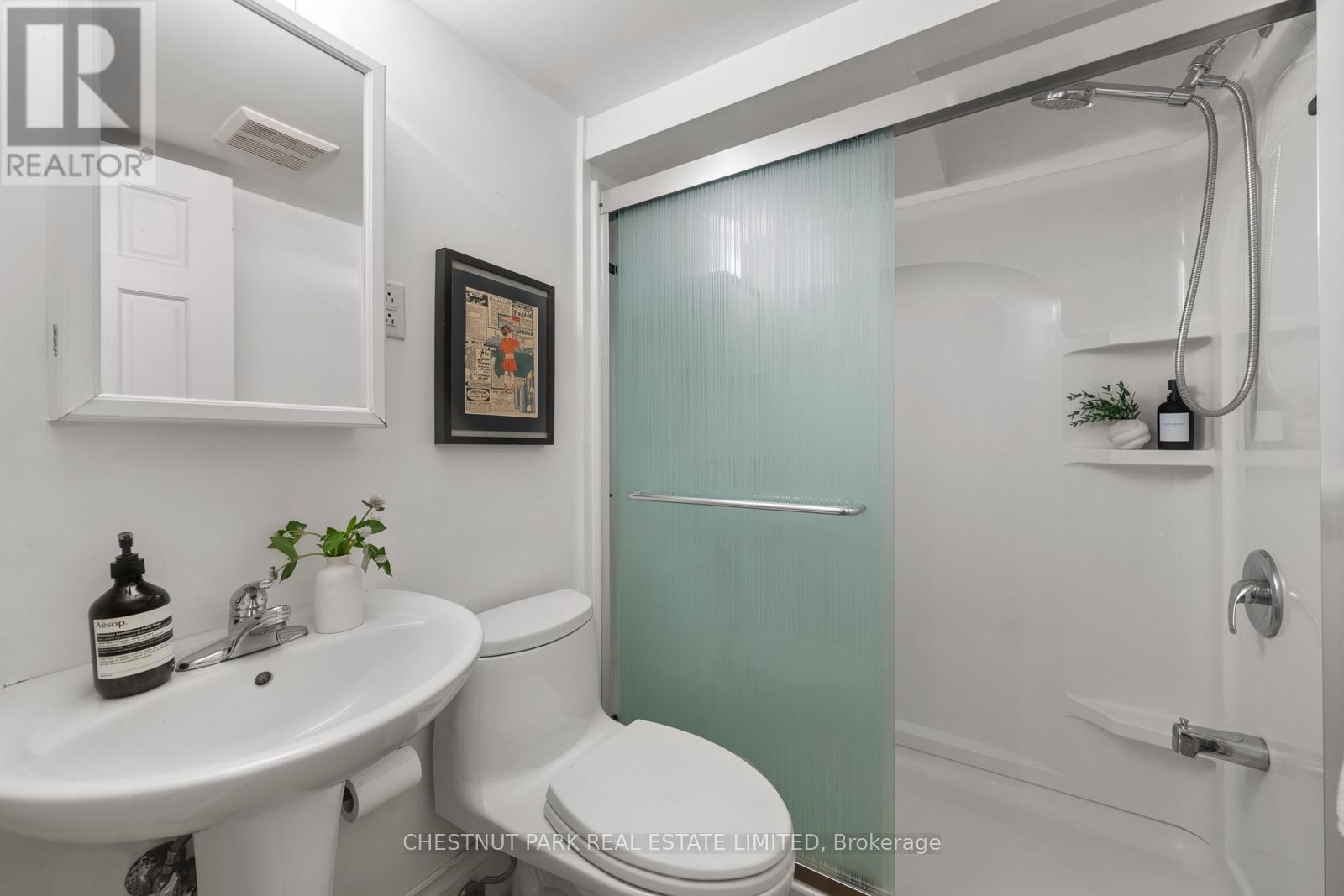 139 Hammersmith Avenue, Toronto, Ontario  M4E 2W5 - Photo 37 - E13779998