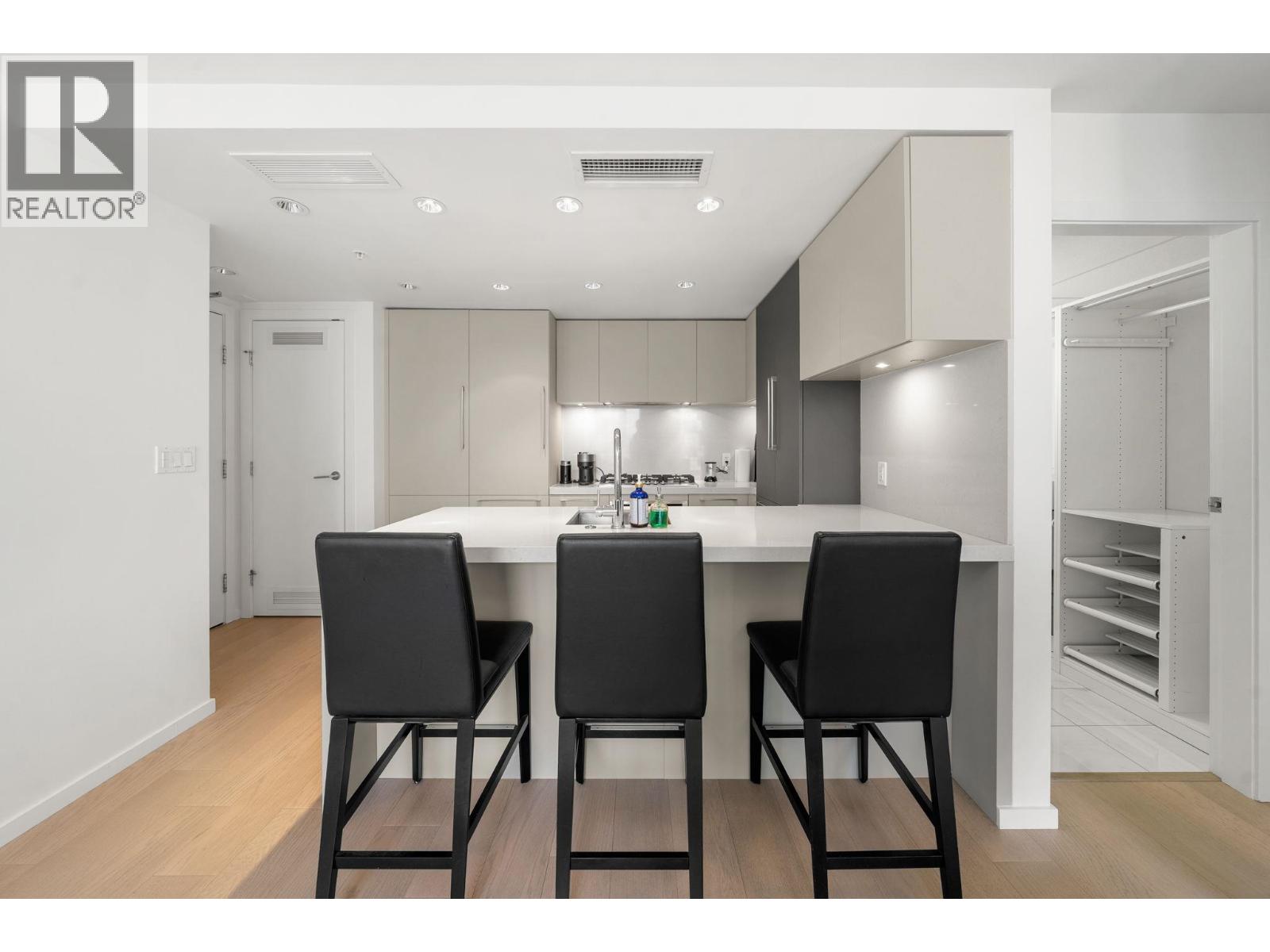 2501 1351 Continental Street, Vancouver, British Columbia  V6Z 0C6 - Photo 2 - R3164819