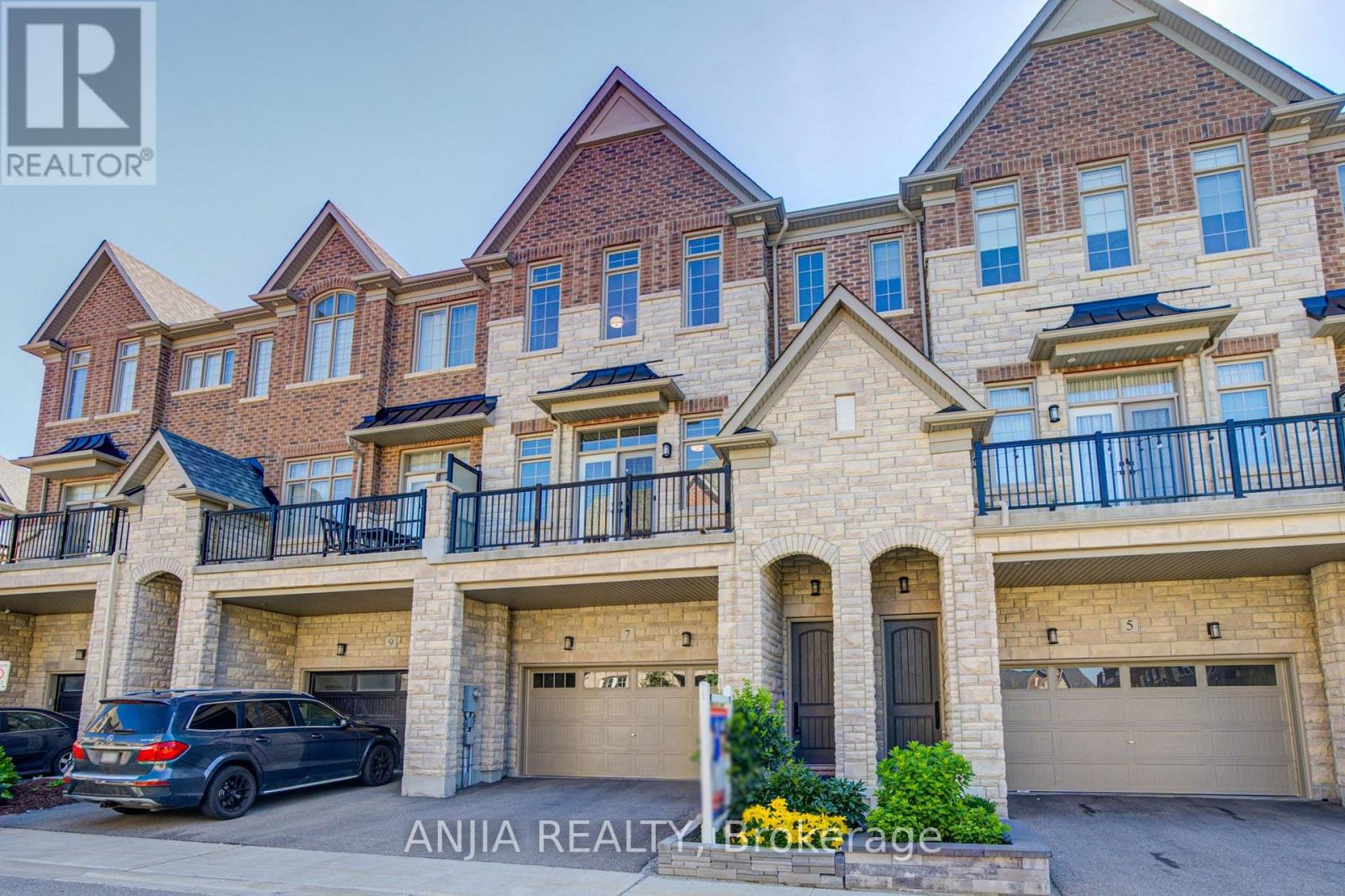 7 Beaufort Way, Markham, Ontario  L6C 0Y7 - Photo 3 - N13780020