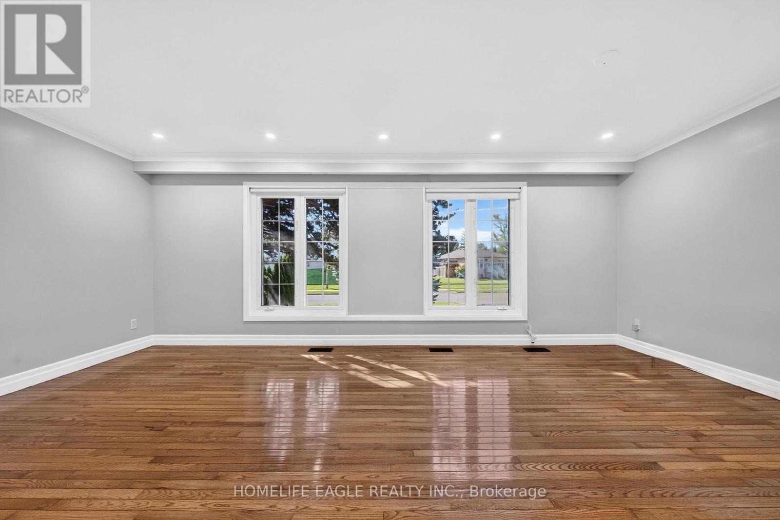 2 Aurora Heights Drive, Aurora, Ontario  L4G 2W4 - Photo 4 - N13780034