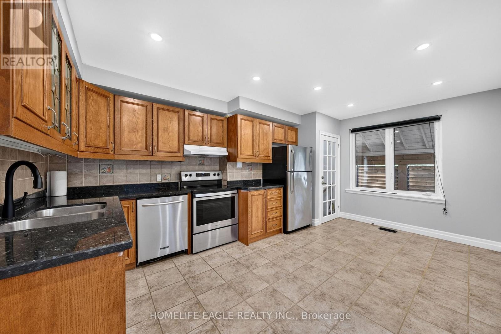 2 Aurora Heights Drive, Aurora, Ontario  L4G 2W4 - Photo 6 - N13780034