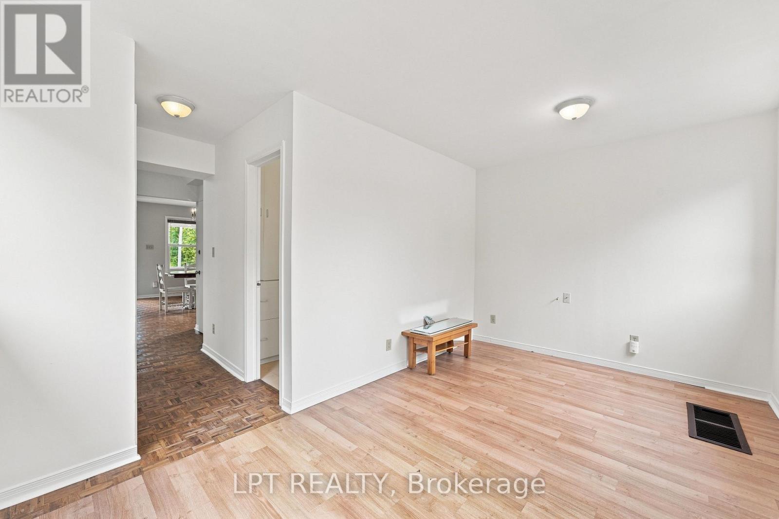 10342 Ravenshoe Road, Georgina, Ontario  L9P 1R2 - Photo 6 - N13780116
