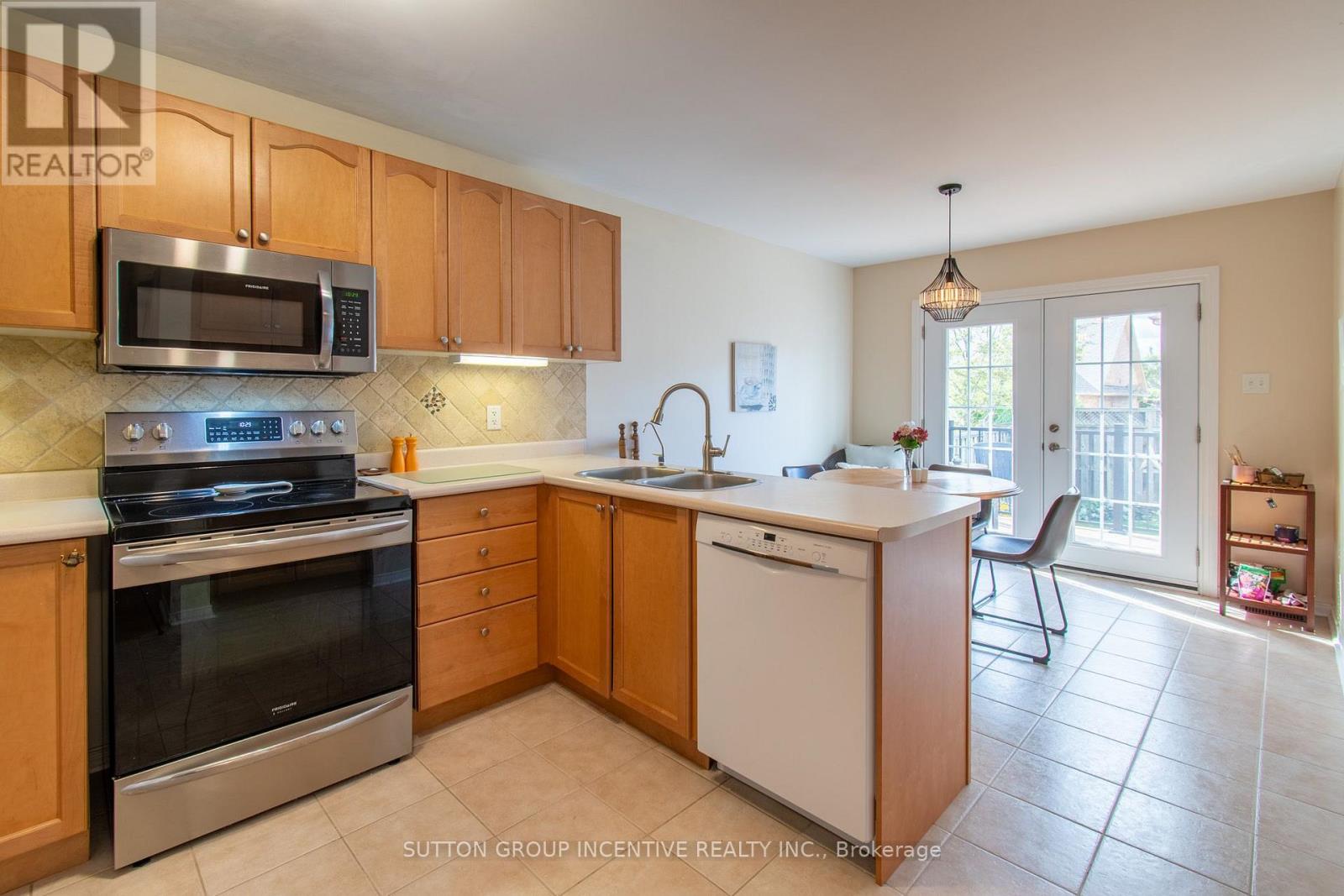 58 Tunbridge Road, Barrie, Ontario L4M 6T1 - Photo 9 - S13780128
